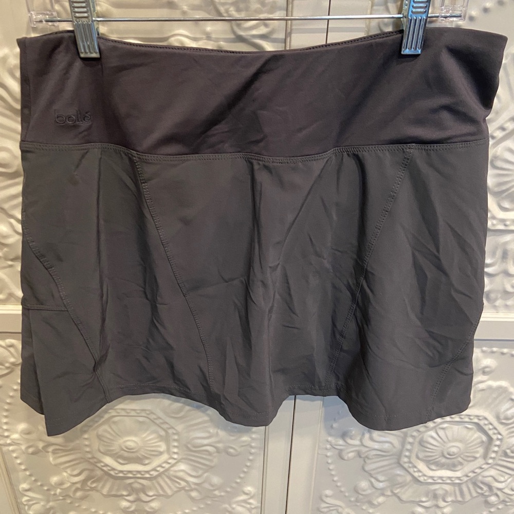 Bole tennis skirt- size large - Picture 4 of 5